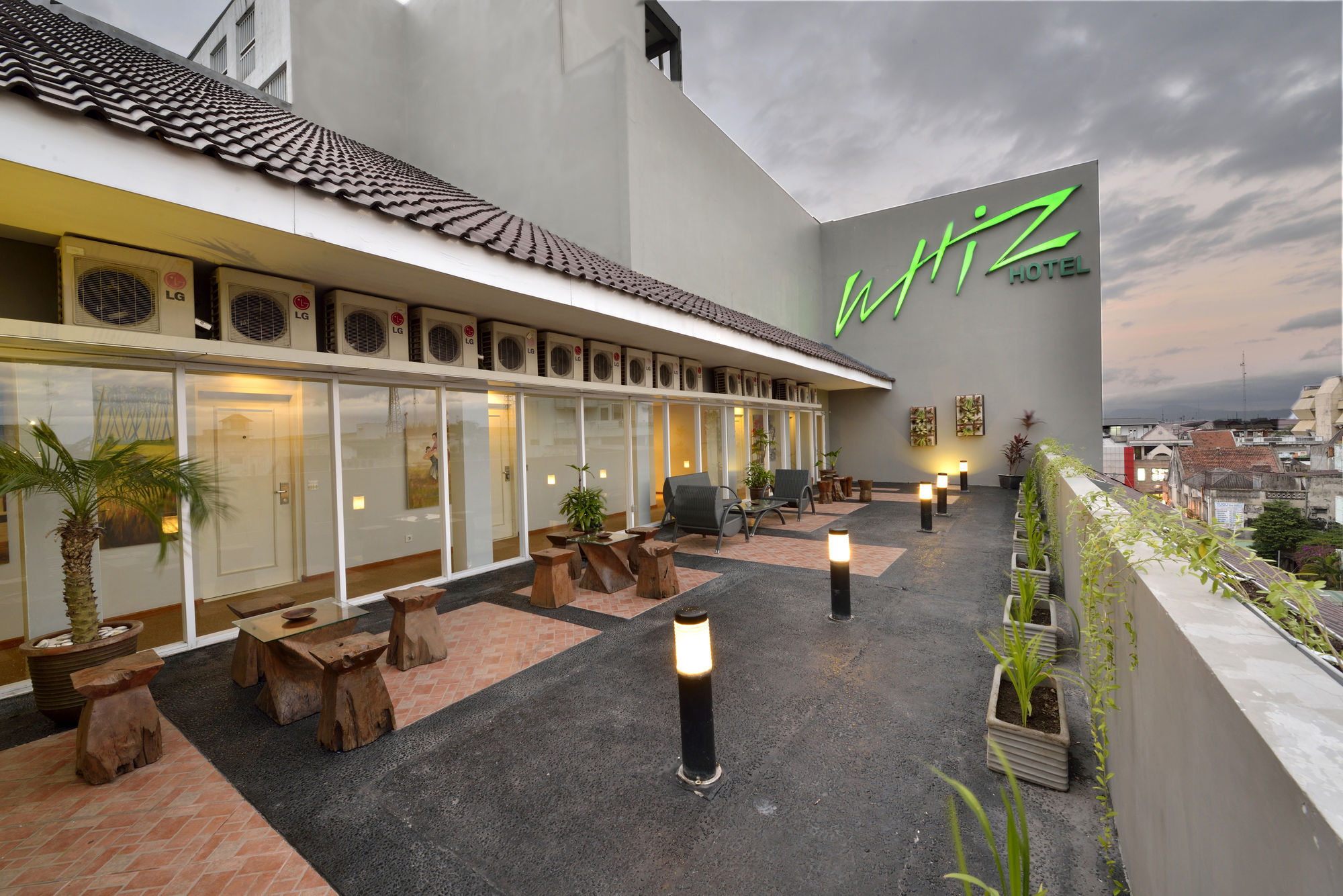 Whiz Hotel Malioboro יוגיאקרטה מראה חיצוני תמונה